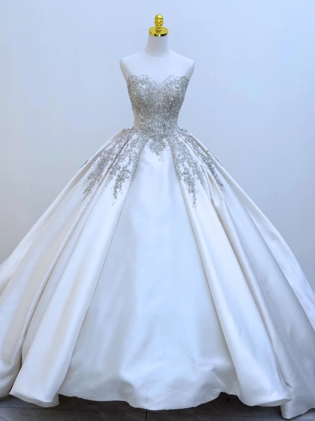 Princess Ball Gown Strapless Satin Beaded Long Wedding Dress GG2962