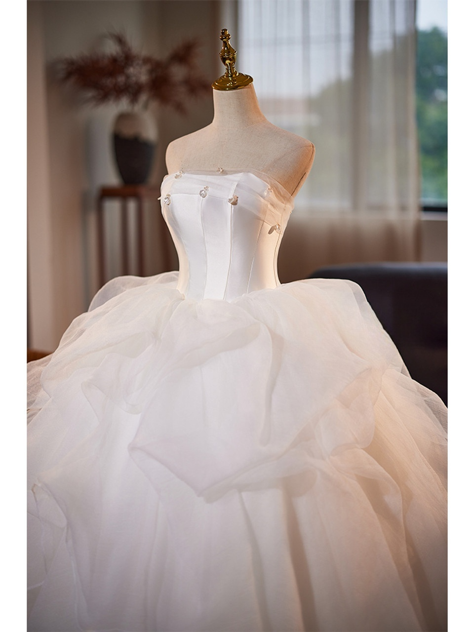 Pretty Ball Gown Strapless White Satin Tulle Long Wedding Dress GG2977