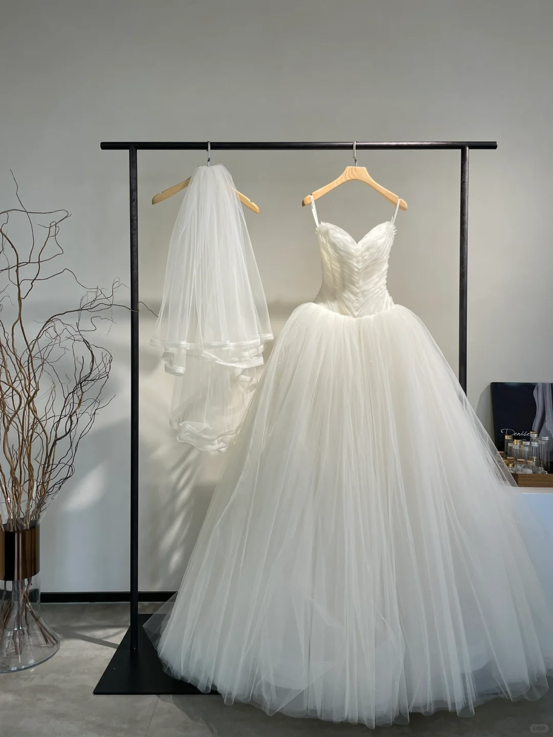 Princess Ball Gown Spaghetti Straps White Tulle With Wedding Veil Long Wedding Dress GG2987