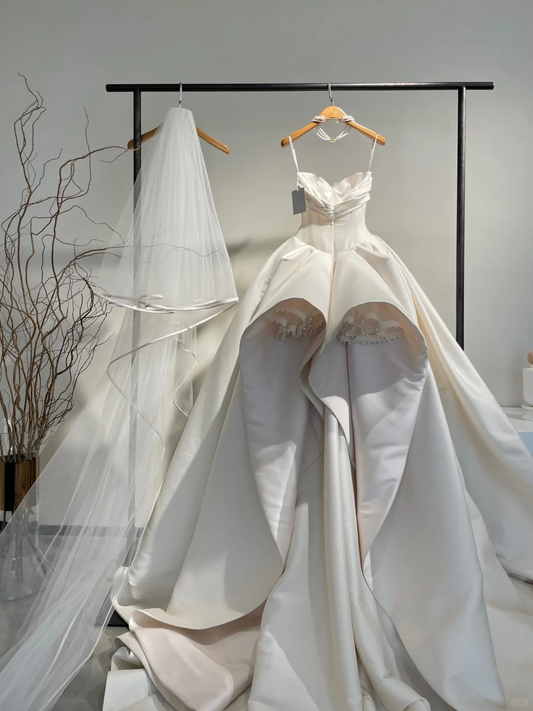 Princess Ball Gown Spaghetti Straps Light Ivory Satin Applique With Wedding Veil Long Wedding Dress GG2989