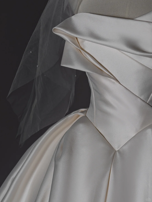 Classic Ball Gown Strapless Satin Pleated With Wedding Veil Long Wedding Dress GG2994