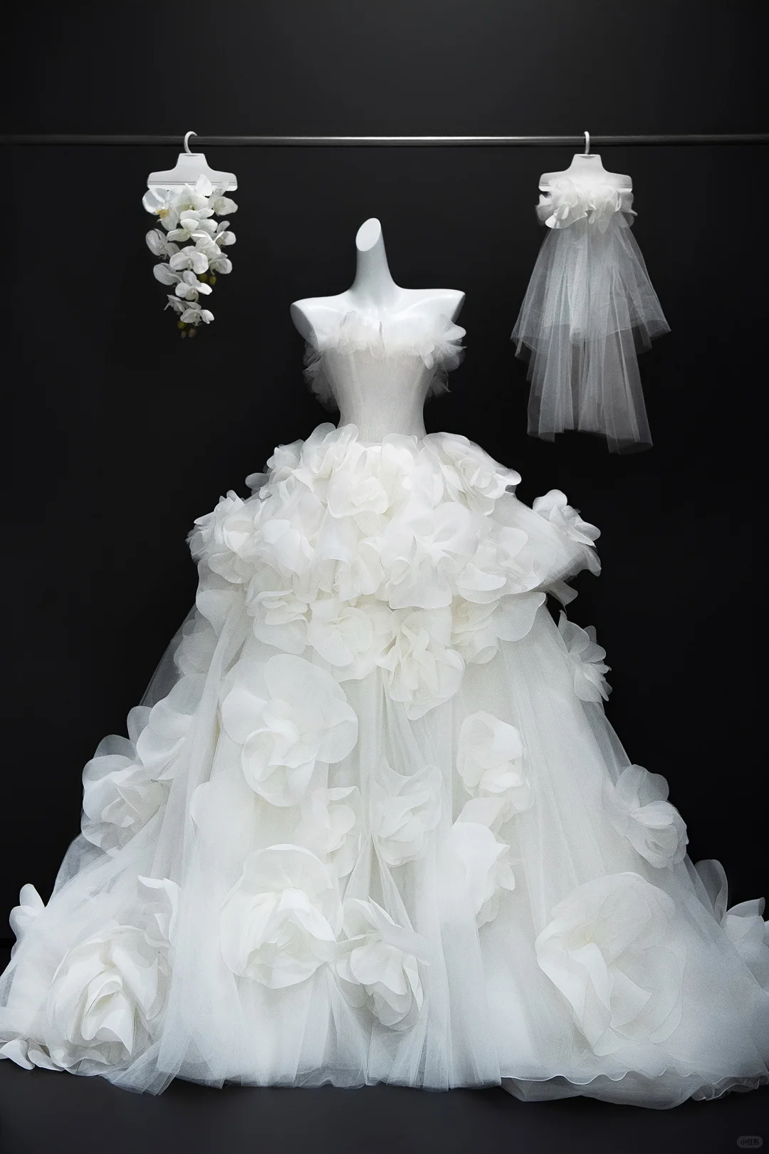 Dreamy Ball Gown Strapless White Chiffon Tulle Long Wedding Dress GG2997