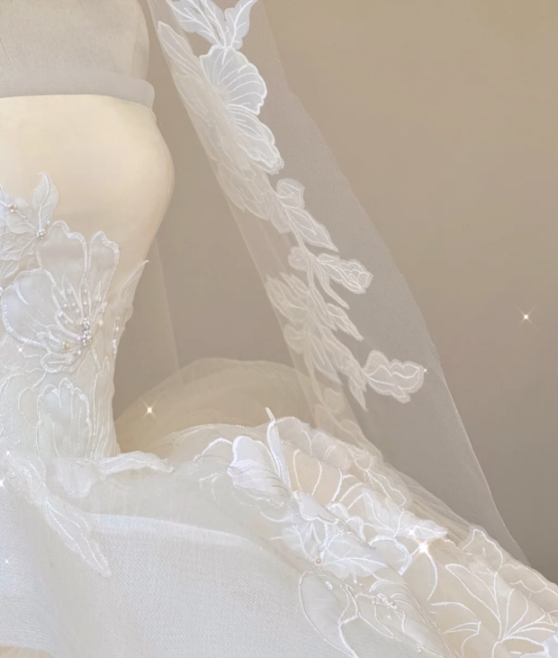 Timeless Ball Gown Strapless White Satin Tulle Applique With Wedding Veil Long Wedding Dress GG3000