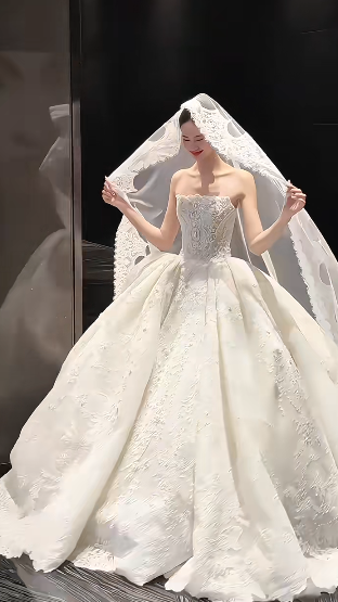 Timeless Ball Gown White Strapless Satin Applique With Veil Long Wedding Dress GG3025