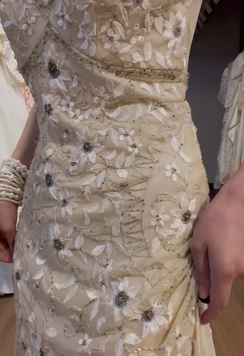 Gorgeous Mermaid V Neck Lace Applique Beaded Long Prom Dress, Party Dress, Evening Dress GG2549