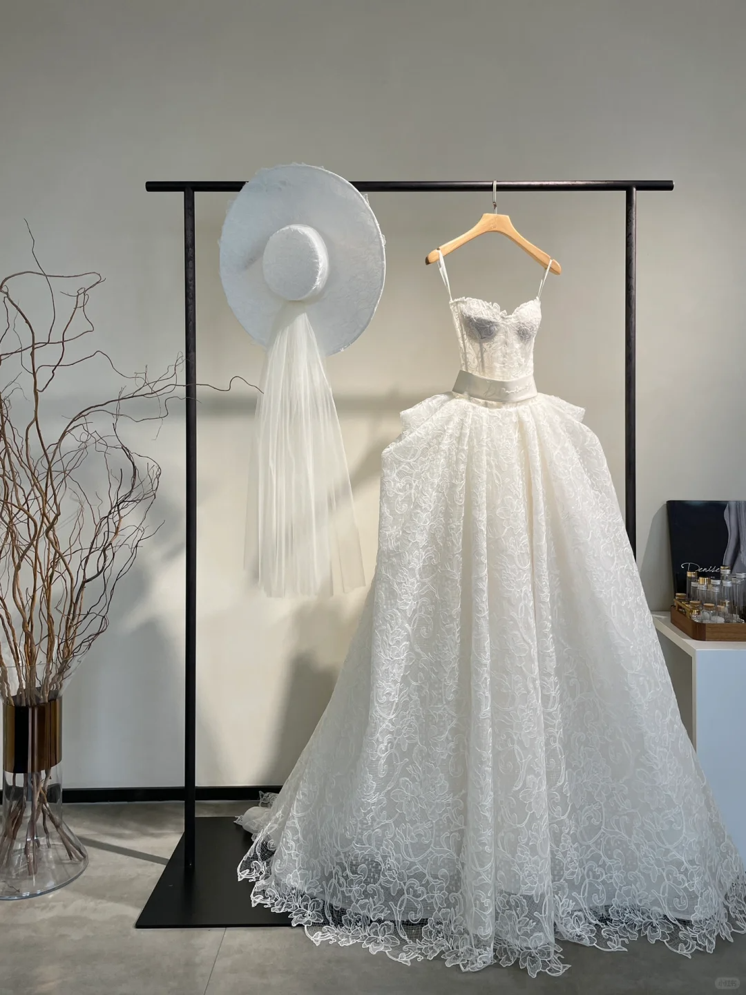 Princess Ball Gown Spaghetti Straps White Lace Long Wedding Dress GG2986