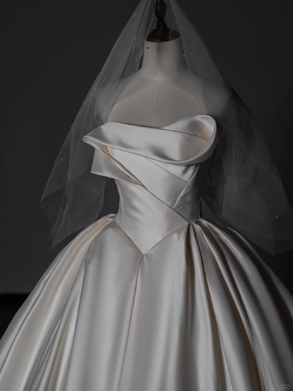 Classic Ball Gown Strapless Satin Pleated With Wedding Veil Long Wedding Dress GG2994
