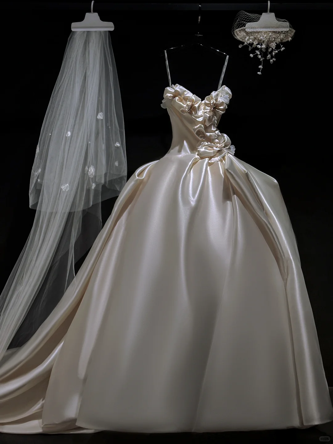 Vintage Ball Gown Spaghetti Straps Satin Flowers With Wedding Veil Long Wedding Dress GG3001