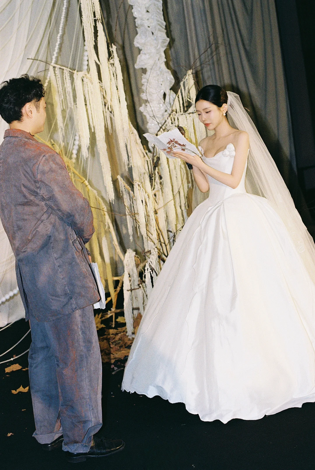 Princess Ball Gown Strapless White Satin With Veil Long Wedding Dress GG3018