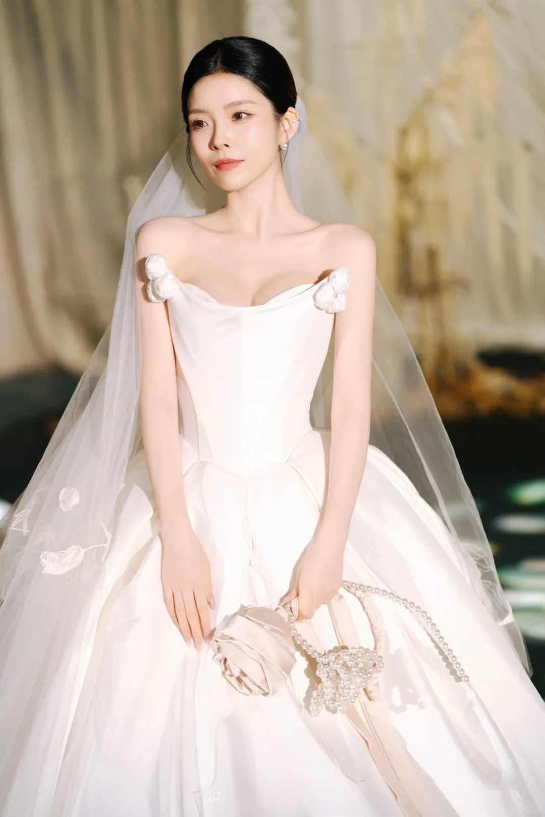 Princess Ball Gown Strapless White Satin With Veil Long Wedding Dress GG3018