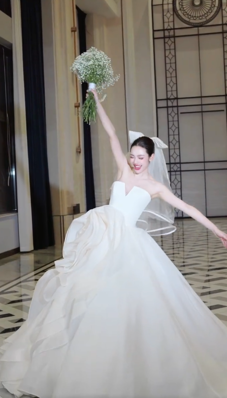 Vintage Ball Gown Strapless White Satin Tulle With Veil Long Wedding Dress GG3019