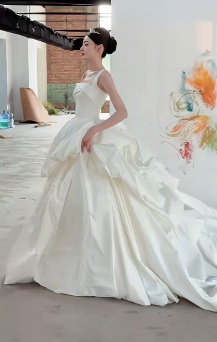 Vintage Ball Gown Strapless Ivory Satin Pleated With Veil Long Wedding Dress GG3032