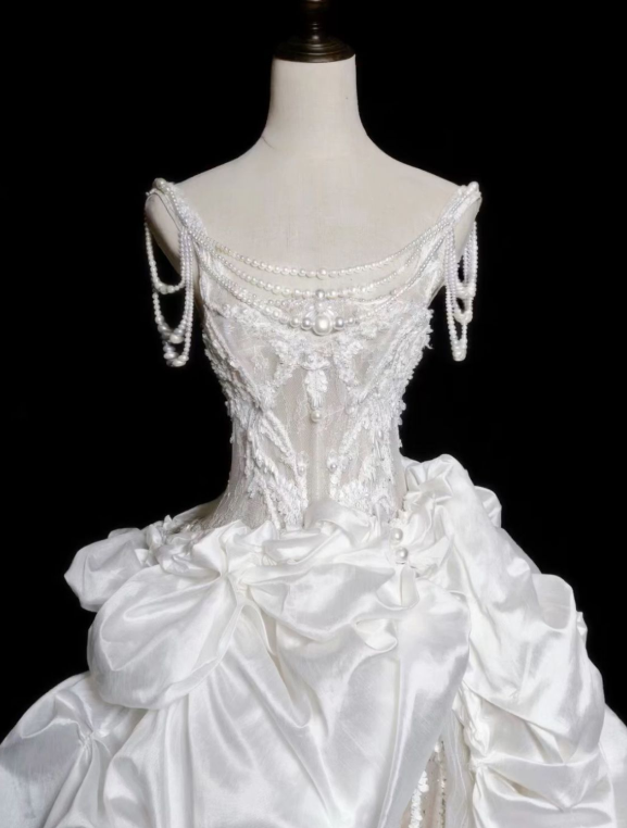 Vintage Ball Gown Spaghetti Straps White Satin Beaded Pleated Long Wedding Dress GG3035
