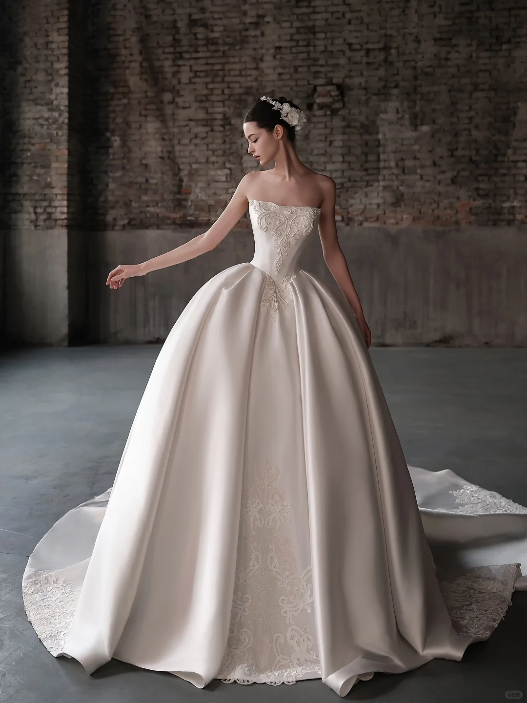 Elegant  Ball Gown Strapless Satin Applique Long Wedding Dress GG3038