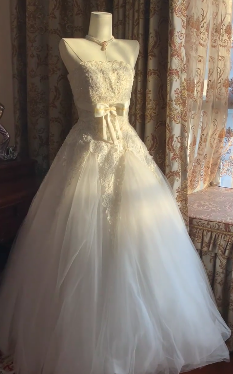 Pretty Ball Gown Strapless Tulle Lace Without Sleeves Long Prom Dress,Evening Dress GG5535